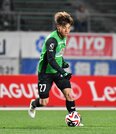 ＦＣ岐阜×大宮＝後半、相手陣内に攻め込むＦＣ岐阜のＦＷ横山＝長良川競技場