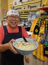 自慢の長崎ちゃんぽんを紹介する「国見」店主の堀田勝秀さん＝大垣市昼飯町
