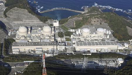 　関西電力大飯原発。右から１号機、２号機、３号機、４号機＝２０２４年１１月１４日、福井県おおい町
