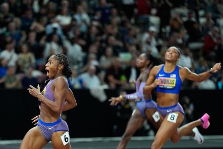 　２００ｍを制し、女子短距離２冠のメリッサ・ジェファーソンウッデン（左）＝１３日、ブダペスト（ＡＰ＝共同）