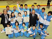 ２０１２年のぎふ清流国体で、史上初の競技別天皇杯５連覇を果たした県勢選手ら。同年以降も３度の競技別天皇杯を獲得し、通算１３度は全国最多。「王国」の名にふさわしい活躍を見せている