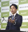 　記者会見する小泉進次郎農相＝２７日、農水省