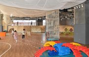 広々とした空間に遊具が置かれ、子どもたちが伸び伸びと遊べるツナグテ＝岐阜市徹明通、柳ケ瀬グラッスル３５「ツナグテ」