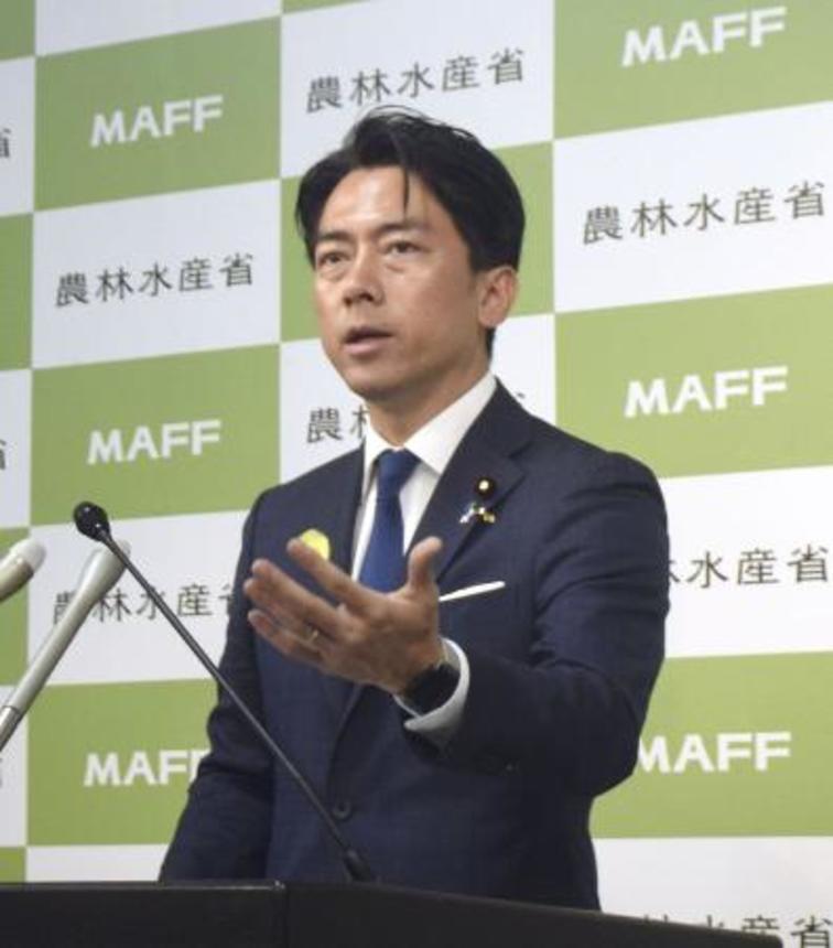 　記者会見する小泉進次郎農相＝２７日、農水省