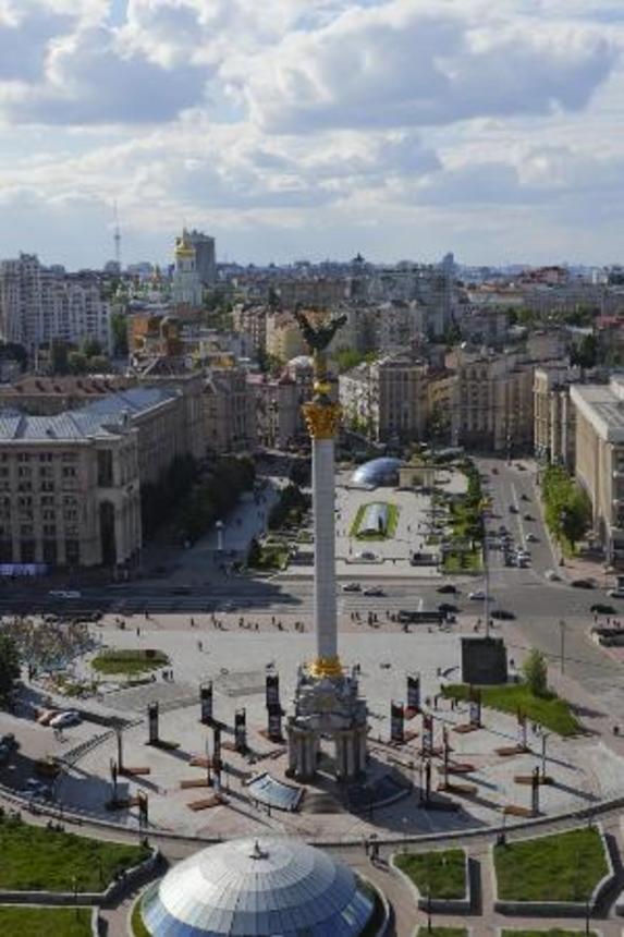 ウクライナの首都キーウの「独立広場」（共同）