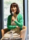 　トークイベントに登壇した俵万智さん＝２４日午前、松江市