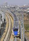 　福井市内を走行する北陸新幹線＝２０２４年３月
