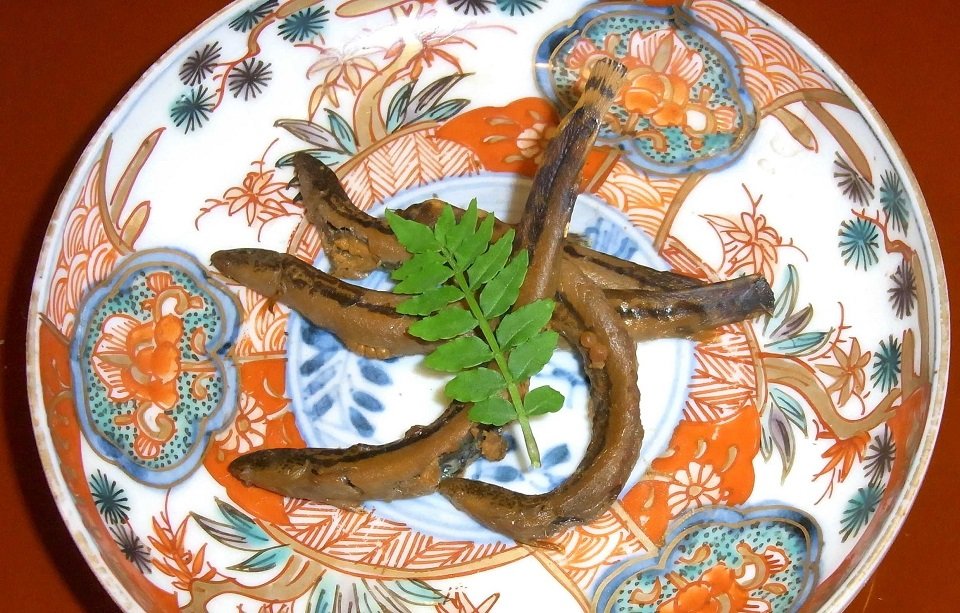 昭和天皇ご賞味の料理を再現した「アジメの山椒煮」（湯之島館提供）