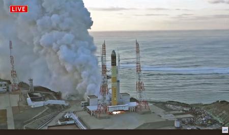 　３月、鹿児島県の種子島宇宙センターで行われたＨ３ロケット６号機のエンジン燃焼試験（ＪＡＸＡの中継から）