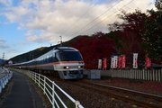 下呂市を走る、キハ８５系の特急「ひだ」＝下呂市萩原町上呂