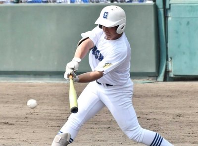 １回県岐阜商２死二、三塁、左前適時打を放つ７番中島匠翔