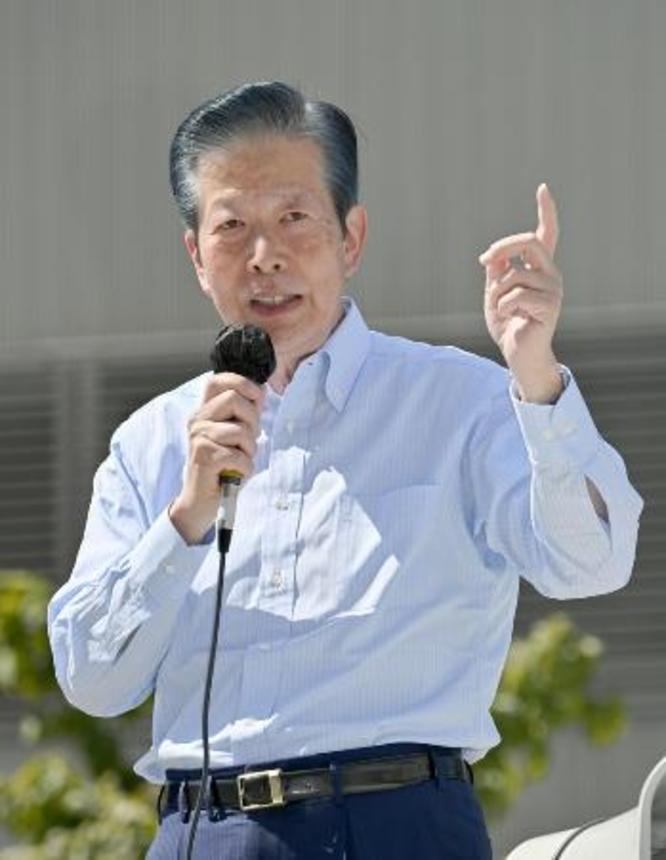　街頭演説で支持を訴える公明党の山口那津男元代表＝２０２５年６月、東京都品川区