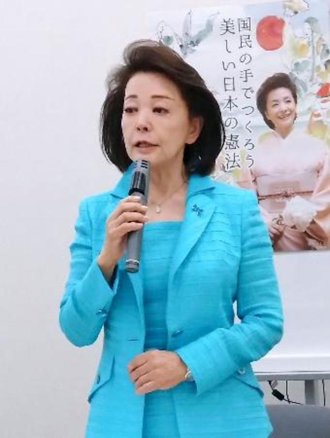 　記者会見する桜井よしこ氏＝２４日午前、国会