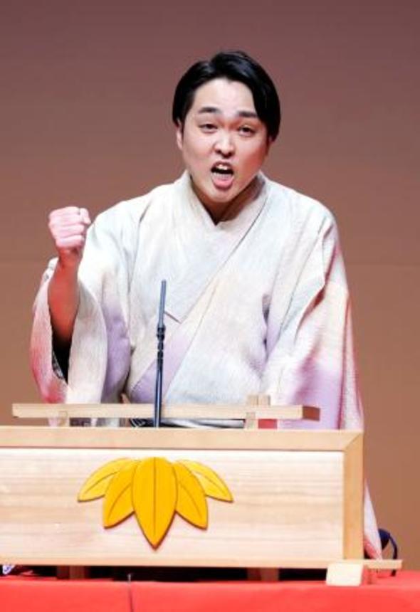 　「公推協杯　全国若手落語家選手権」の第１回予選に参加した笑福亭茶光さん＝２４日夜、東京都品川区