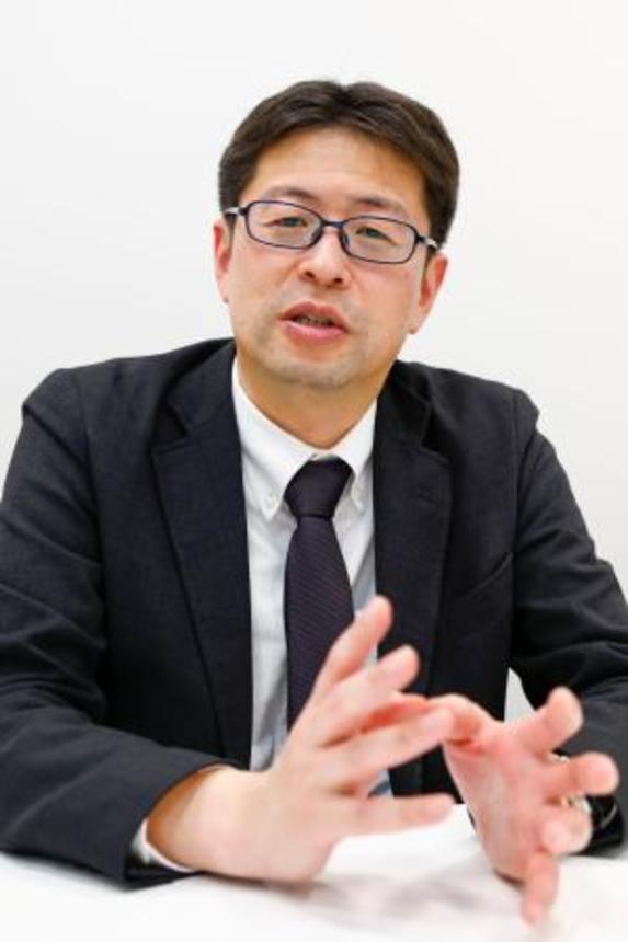 　インタビューに応じる毎日新聞の久田宏さん