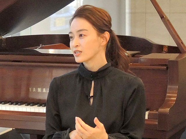 スミセイウエルネスセミナーのトークショーで選手時代を振り返る田中理恵さん＝岐阜新聞社本社