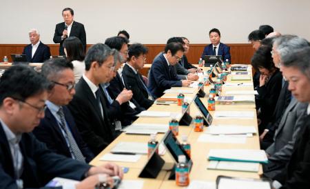 　自民党本部で開かれた自民党安全保障調査会の会合＝２５日午後、東京・永田町