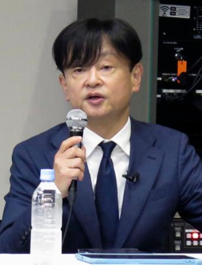 　記者会見する吉野家ＨＤの成瀬哲也取締役＝１９日、東京都中央区