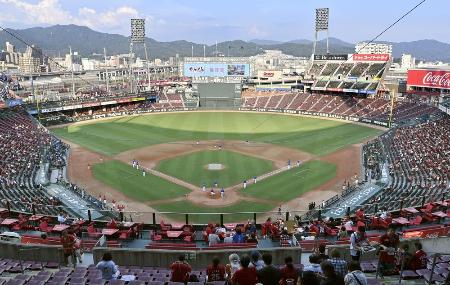 　マツダスタジアム＝広島市南区