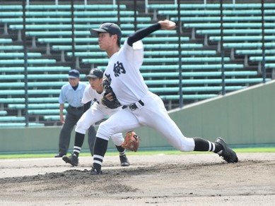 大垣商×加納＝力投する加納の先発野々田＝長良川