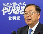 　記者会見で参院選の公約を発表する公明党の斉藤代表＝６日午後、国会