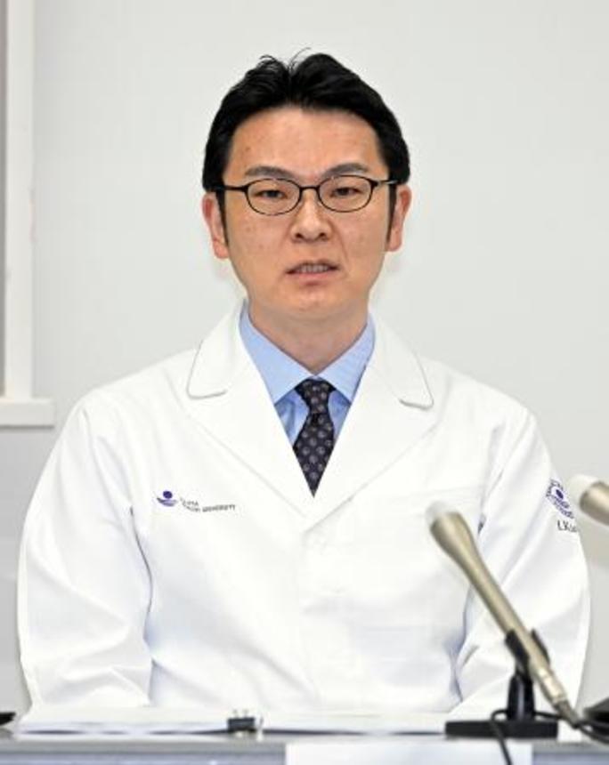 　子宮移植の臨床研究実施計画について、記者会見する藤田医大の木須伊織教授＝２８日午前、愛知県豊明市