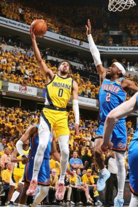 　サンダー戦でゴールを狙うペーサーズのハリバートン＝インディアナポリス（ＮＢＡＥ・ゲッティ＝共同）