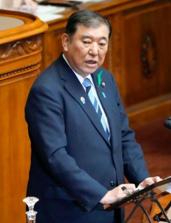 　参院本会議で答弁する石破首相＝１８日午前