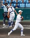 　明豊―県岐阜商　６回表、２死満塁の場面で登板し、打者を空振り三振に仕留めた県岐阜商・柴田＝甲子園