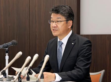 　決算の記者会見をするデンソーの林新之助社長＝２８日午前、名古屋市