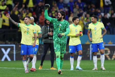 　パラグアイ戦に勝利し、２０２６年Ｗ杯への出場を決めたブラジル代表＝１０日、サンパウロ（ゲッティ＝共同）