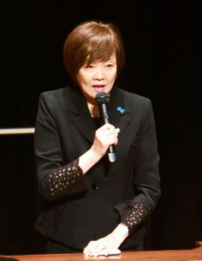 　山口県長門市で開かれた安倍元首相をしのぶ会であいさつする妻昭恵さん＝８日午後