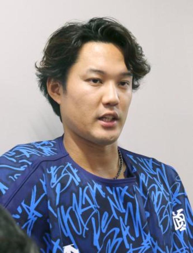 　取材対応するＤｅＮＡの藤浪晋太郎投手＝２７日、東京都稲城市