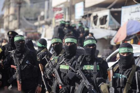 　イスラム組織ハマスの戦闘員ら＝昨年２月、パレスチナ自治区ガザ（ゲッティ＝共同）