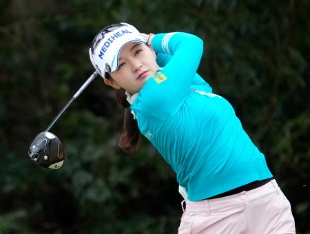 　第１日、５アンダーで首位の朴ヒョンギョン＝紫ＣＣすみれ