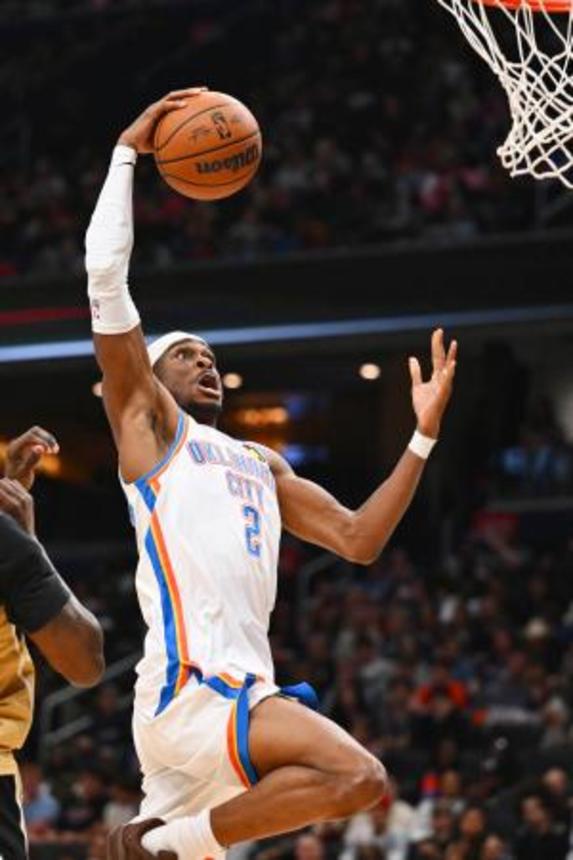 　ウィザーズ戦で攻めるサンダーのギルジャスアレクサンダー＝ワシントン（ロイター＝共同）