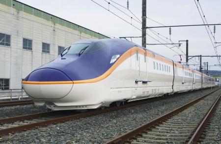 　東北・山形新幹線の新型車両「Ｅ８系」＝２０２３年２月、宮城県利府町