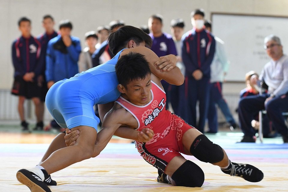 県高校新人大会のレスリング