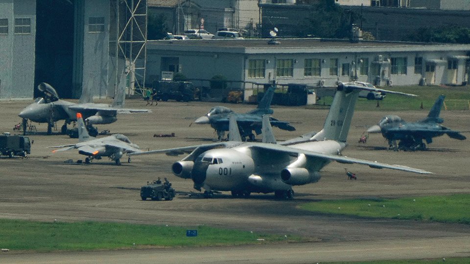 戦闘機や輸送機が駐留する航空自衛隊岐阜基地。現代はジェットエンジンで飛行する＝９日午前、各務原市