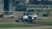 戦闘機や輸送機が駐留する航空自衛隊岐阜基地。現代はジェットエンジンで飛行する＝９日午前、各務原市