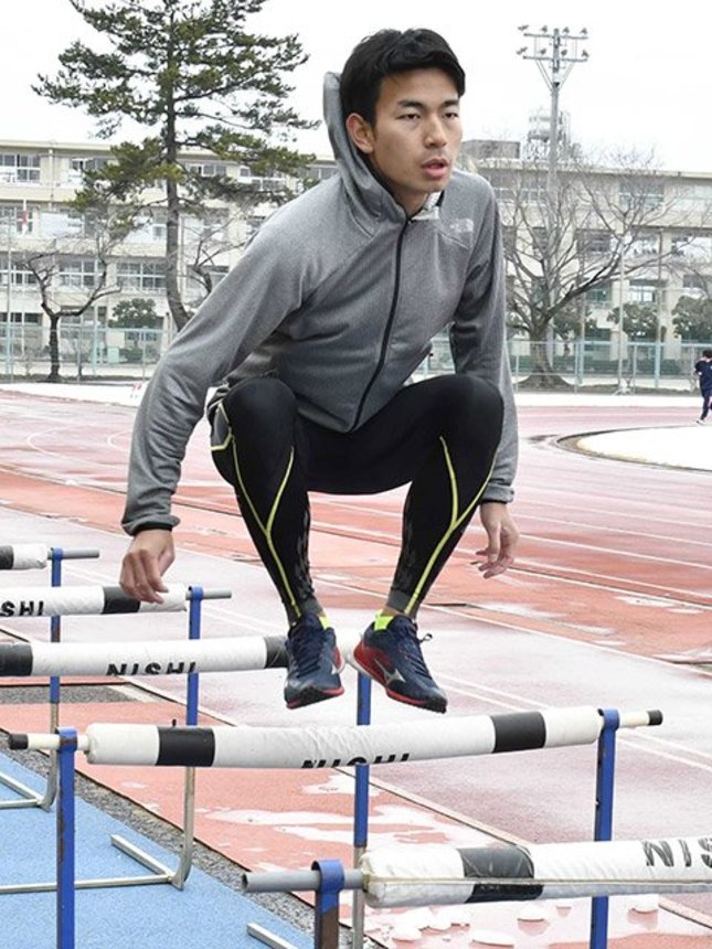 東京パラリンピックでの金メダル獲得を目指し、トレーニングに励む石田駆＝大垣市
