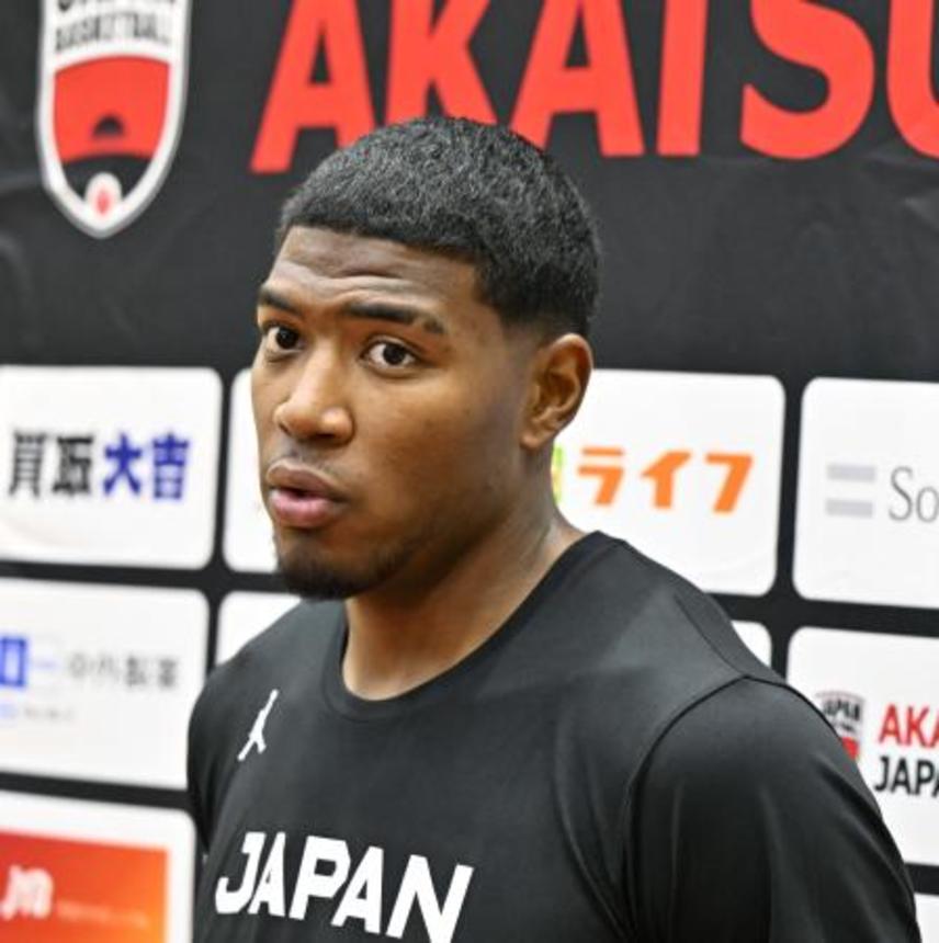 　バスケットボール男子日本代表の強化合宿で、取材に応じる八村＝東京都内