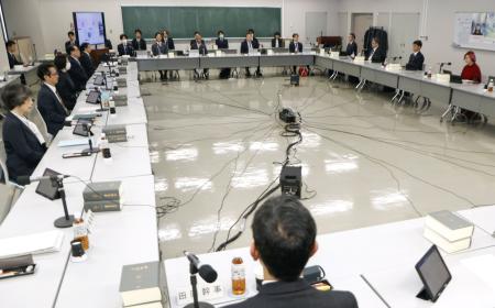 　再審制度の見直しを議論する法制審議会部会の第１６回会合＝２０日午前、法務省