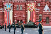 　２０２５年５月、モスクワの赤の広場で行われた対ドイツ戦勝８０年の軍事パレード（タス＝共同）