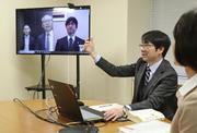 　民事訴訟手続きの「ウェブ会議」のデモンストレーション＝２０２０年、東京地裁