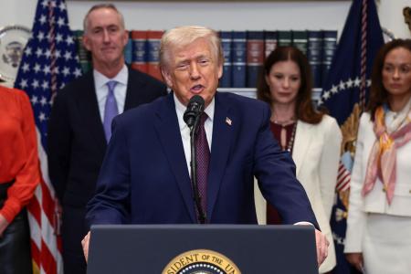 　１９日、処方薬の値下げについて発表するトランプ米大統領＝ワシントン（ロイター＝共同）