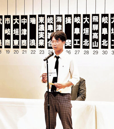 ３８チームの中から選手宣誓を引き当てた関の主将・桑原