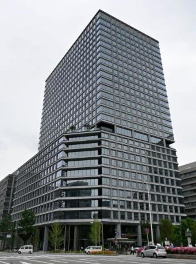　大阪・淀屋橋地区に完成した高層複合ビル「淀屋橋ゲートタワー」＝７日午後