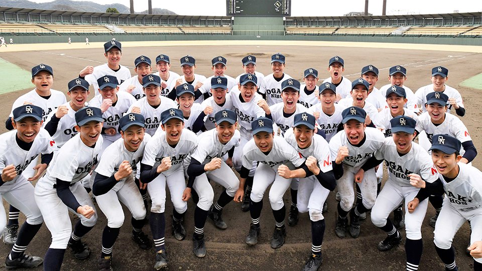 １１年ぶり４度目の出場となる選抜高校野球大会での活躍を誓い、意気込む大垣日大の選手たち＝長良川球場