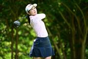 　北海道ｍｅｉｊｉカップ最終日、４番でティーショットを放つ吉沢柚月＝９日、北海道札幌国際ＣＣ（ゲッティ＝共同）